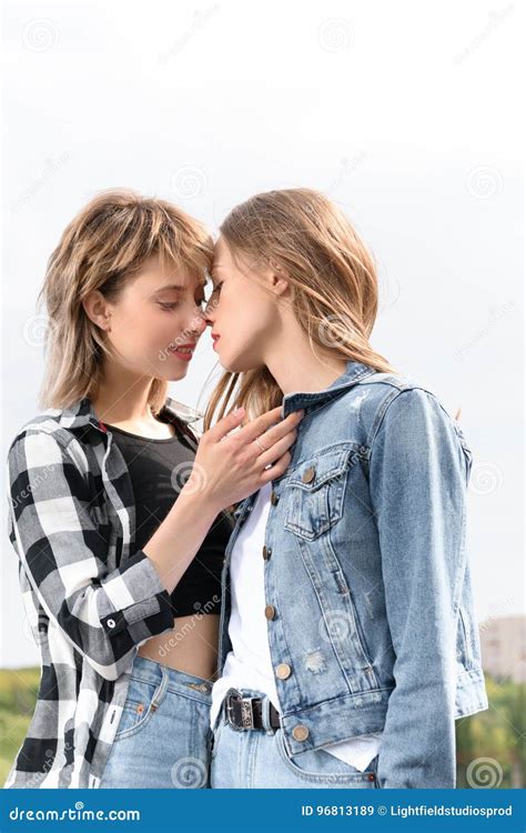 young lesbian videos|74.175+ Besten Young lesbians Kotsenlose Videos